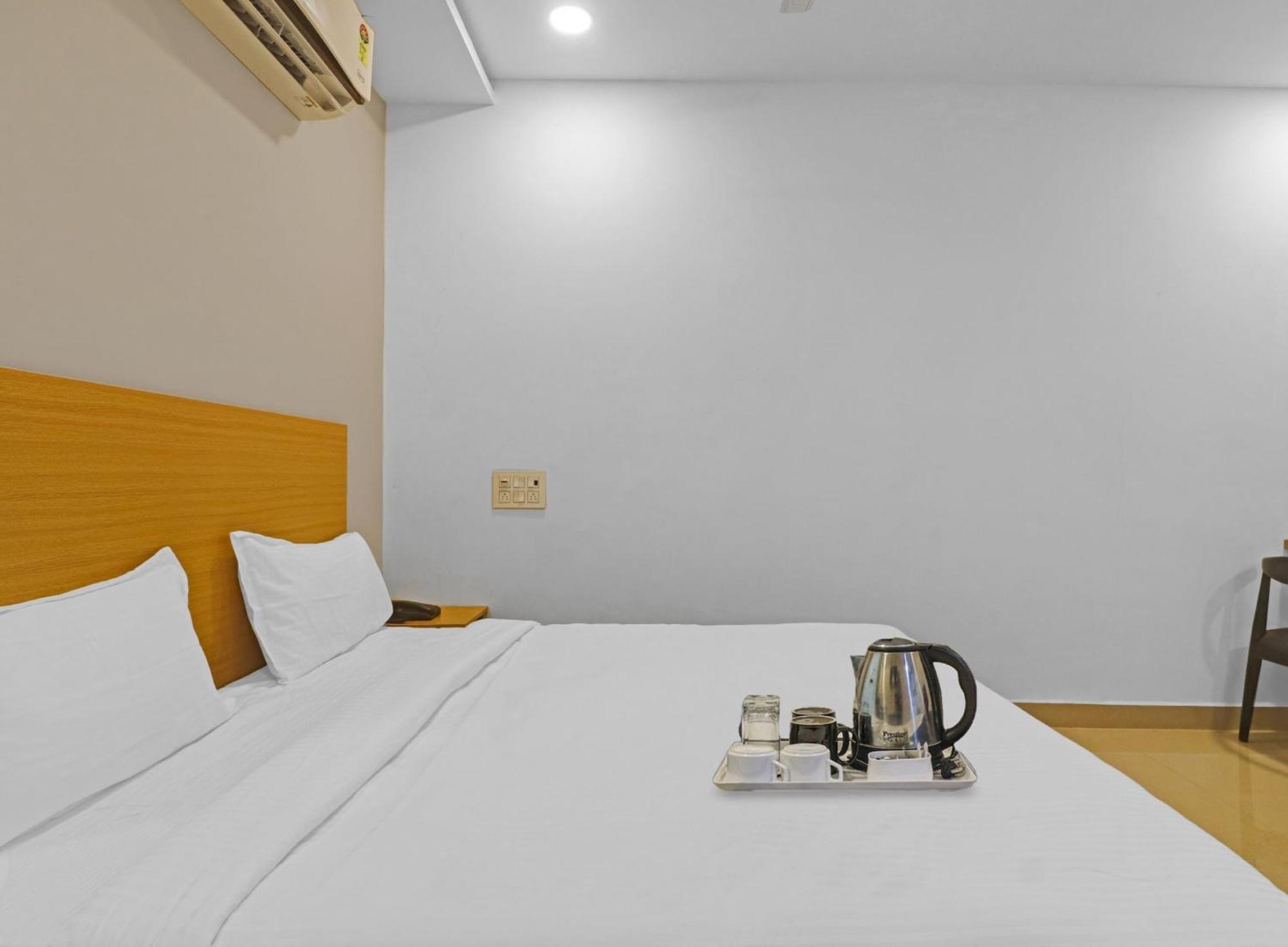 Townhouse Che Sigma Hotel Hyderabad Exterior photo