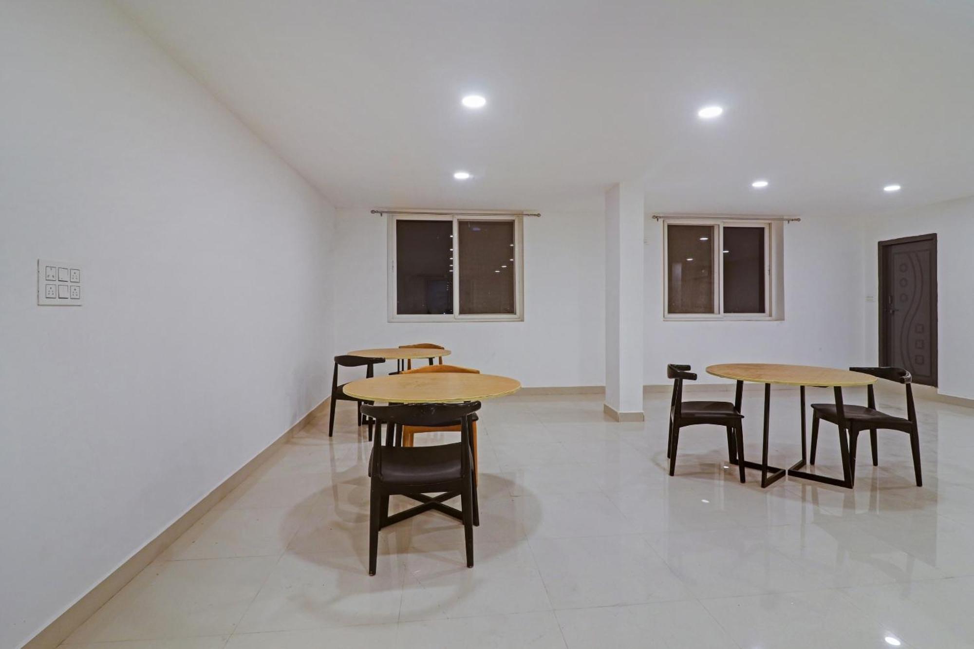 Townhouse Che Sigma Hotel Hyderabad Exterior photo